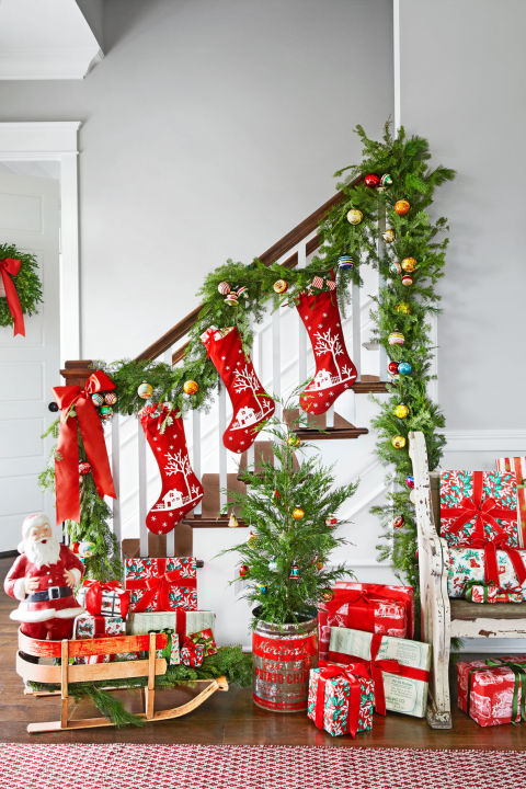 Christmas Colorful Entryway Decoration Ideas