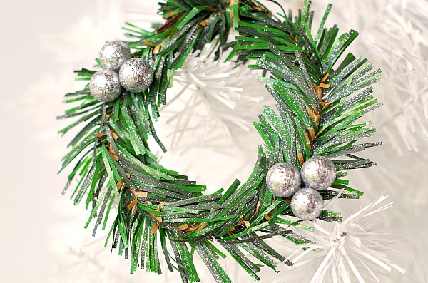 DIY Mini Wreath Ornament