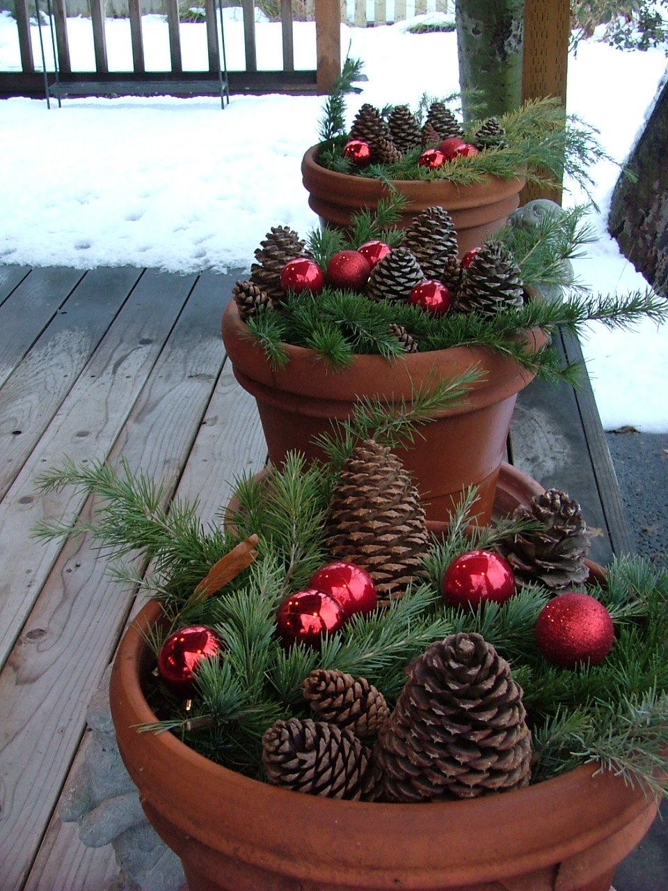 Easy Outdoor Christmas Decorating