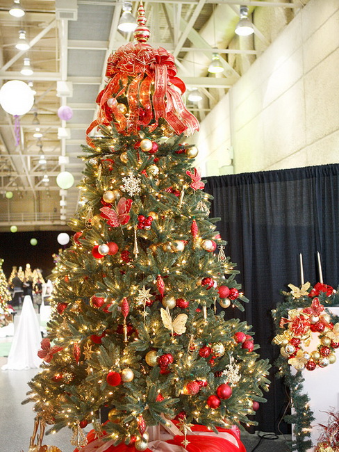 Red Gold and Silver Christmas Tree