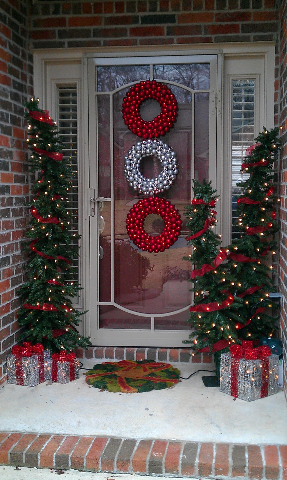 Christmas Door Decorating Ideas