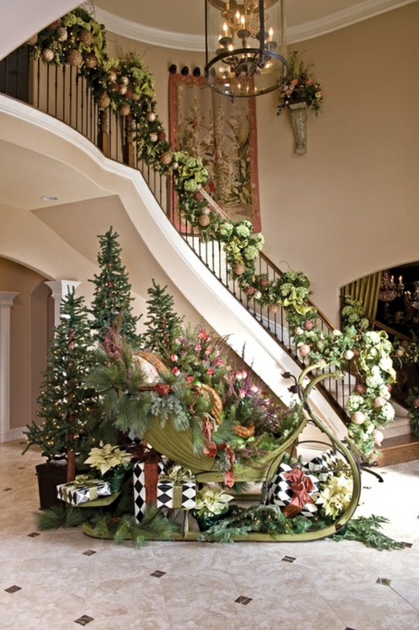 Christmas Staircase Decorating Ideas