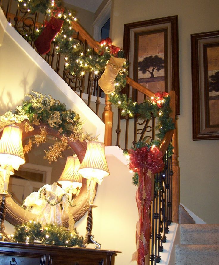 Christmas Staircase Decorating