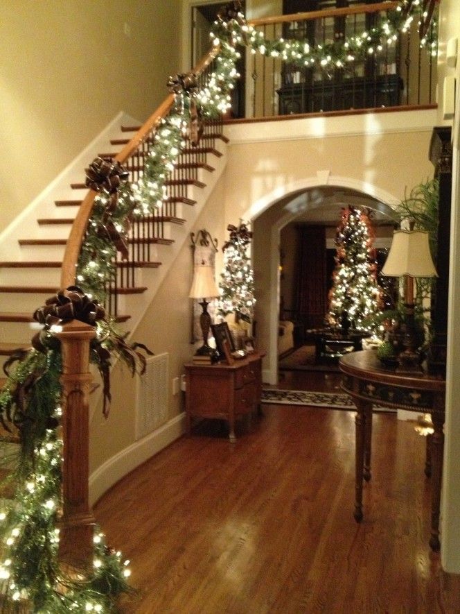 Christmas Staircase Garland Decorations Design