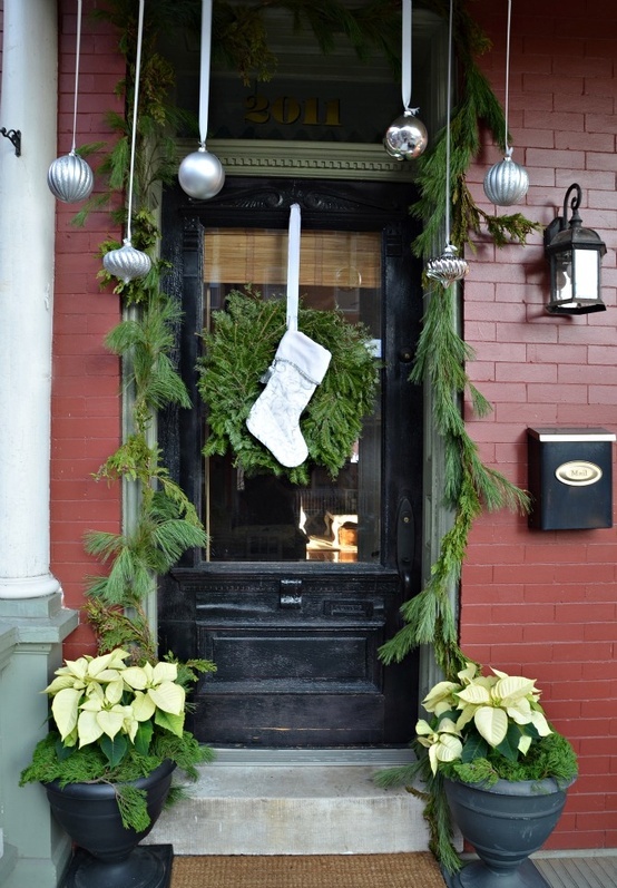 DIY Front Porch Christmas Decorating Ideas