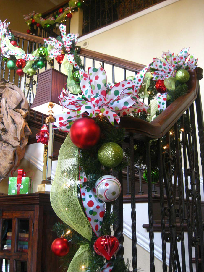 Mesh Christmas Staircase Decorating Ideas