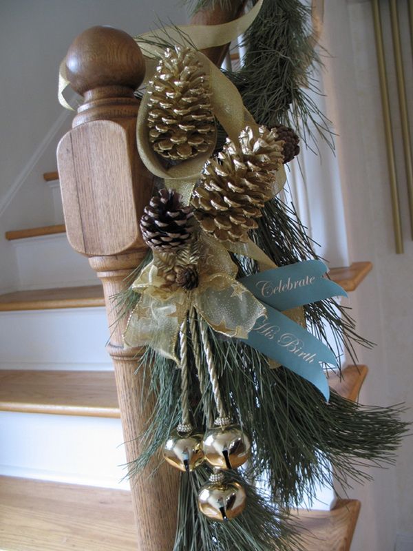 Staircase Railing Christmas Decorating Ideas