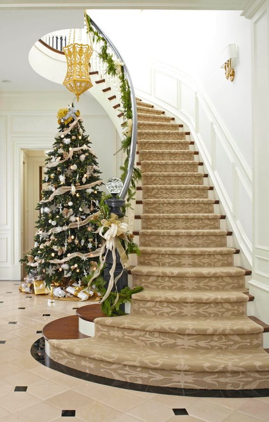 Christmas Staircase Decorating Ideas