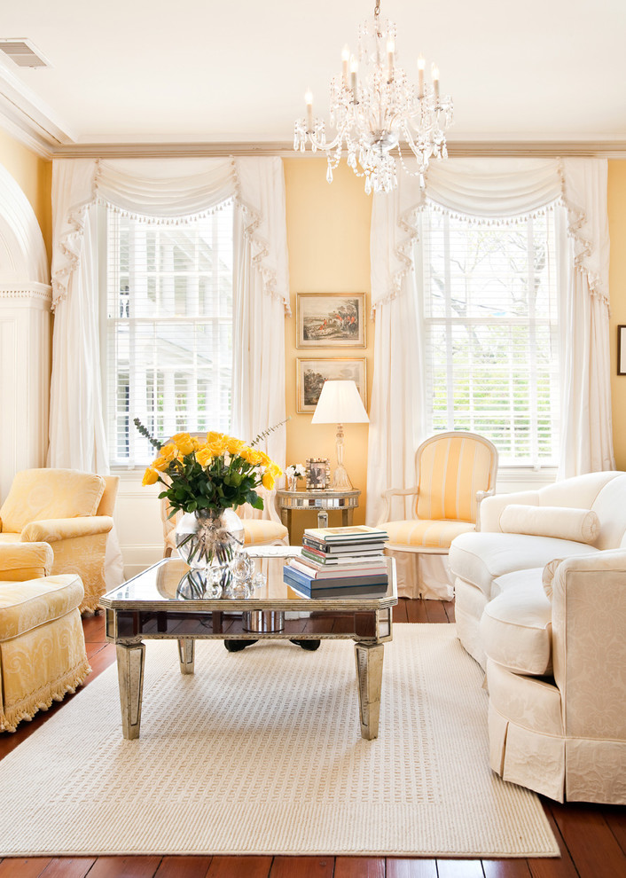 Curtain-Victorian-Living-Room-Design