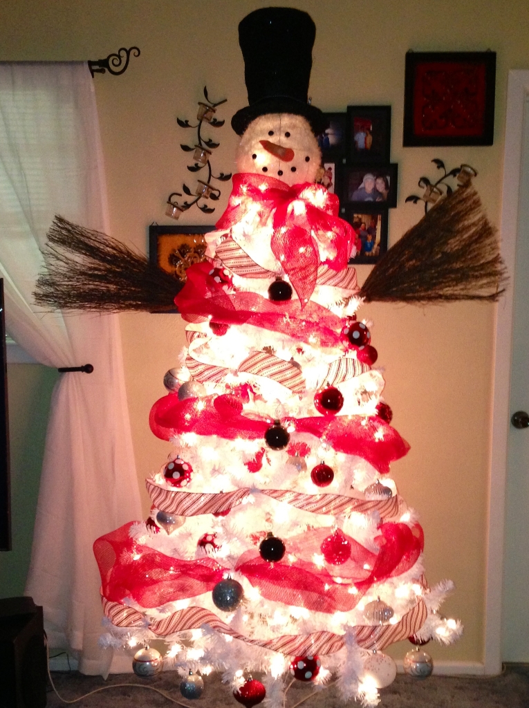 DIY White Christmas Tree Snowman Thewowdecor