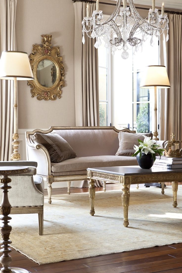 Formal-Victorian-Living-Room-Design