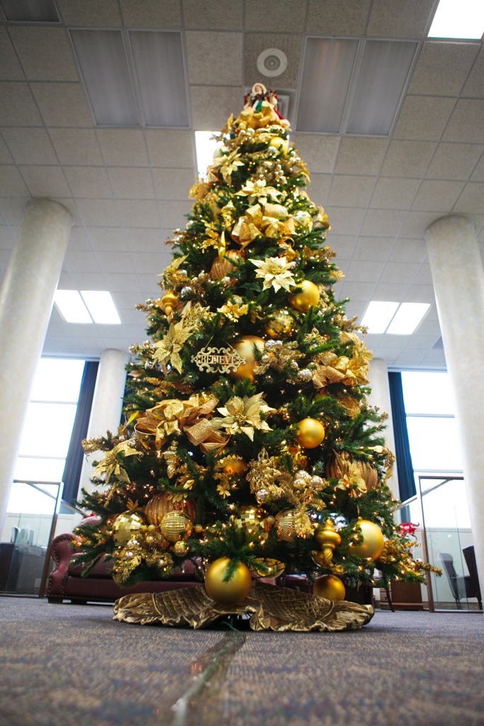 Gold Christmas Tree Decoration Thewowdecor