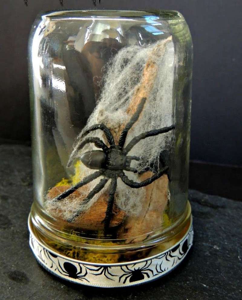 Mason-Jar-Halloween-Craft-Spider