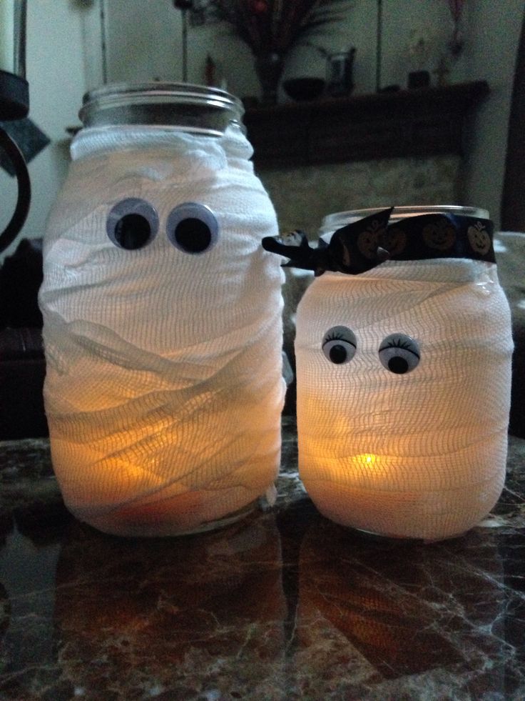 Mummy-Halloween-Craft-Mason-Jars