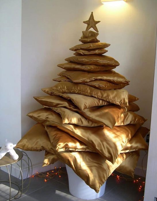 Pillow Stack Christmas Tree Thewowdecor