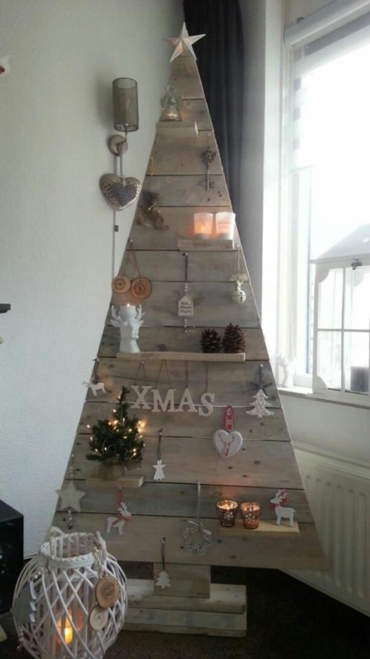 Unique Christmas tree Made with reclaimed Pallet thewowdecor