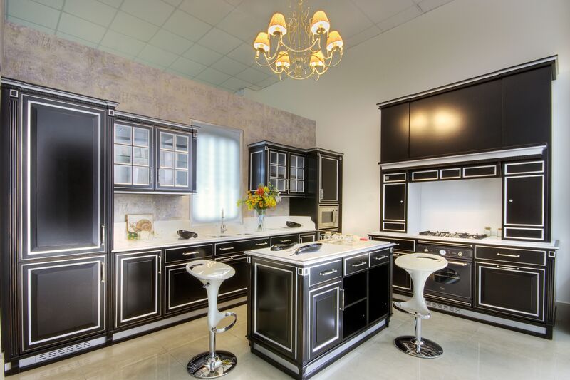 Unique Traditional Black & White Kitchen