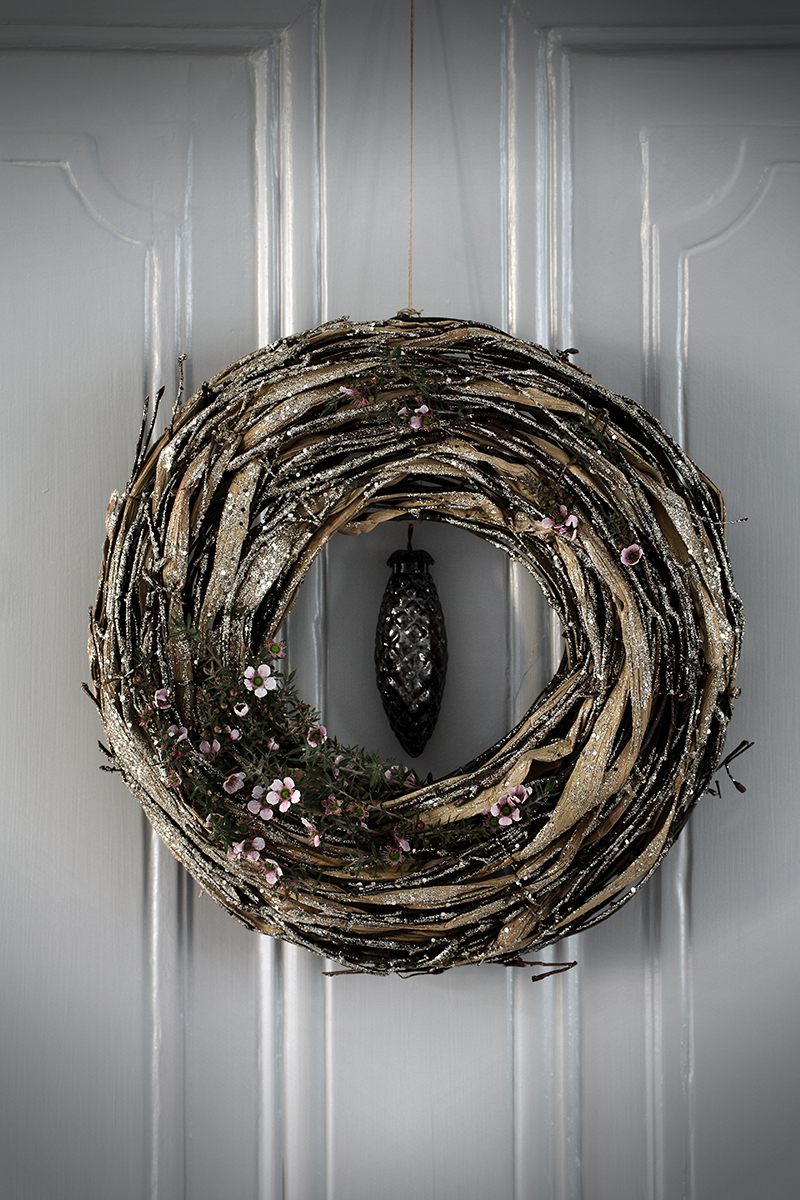 modern-Christmas-wreath-dwellingdecor