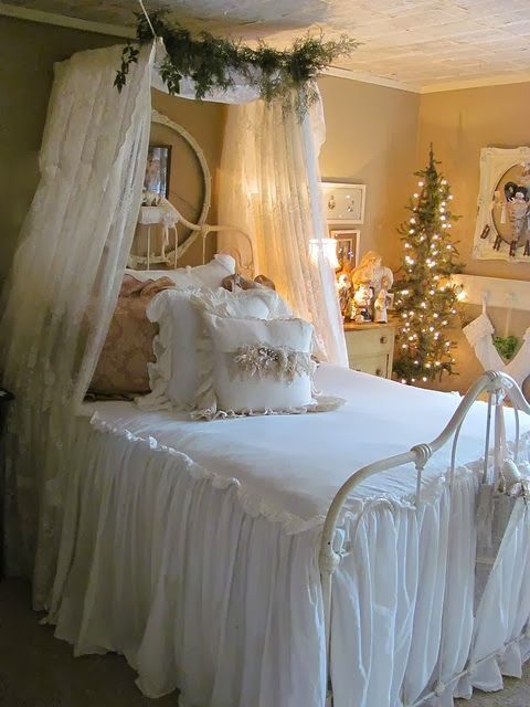 Christmas Bedroom Decor Ideas thewowdecor (12)