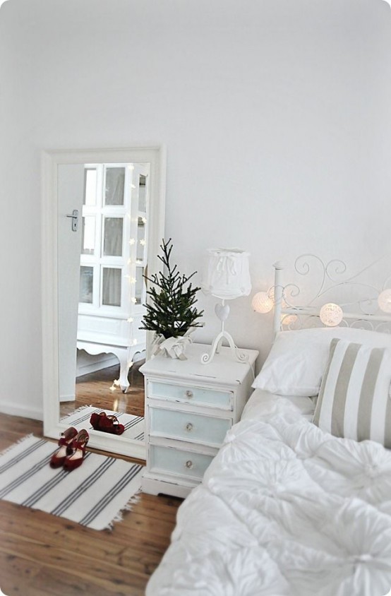 Christmas Bedroom Decor Ideas thewowdecor (17)