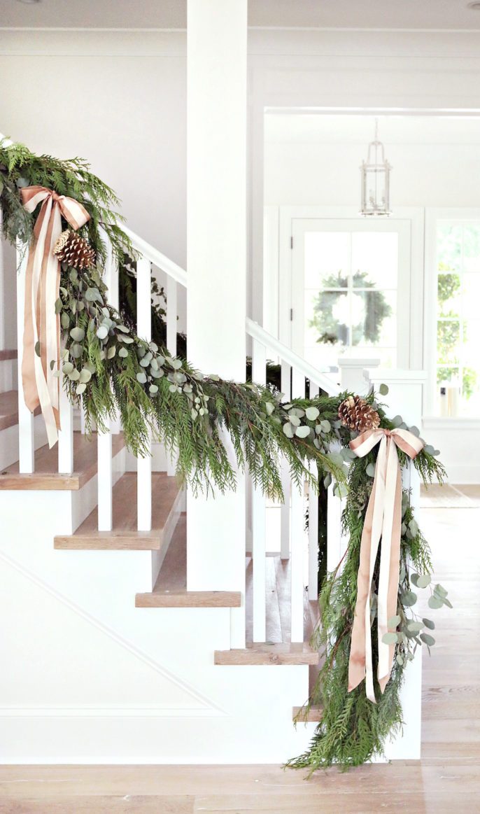 Christmas Stairs Decoration Ideas thewowdecor (13)