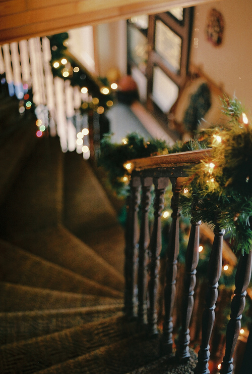Christmas Stairs Decoration Ideas thewowdecor (23)