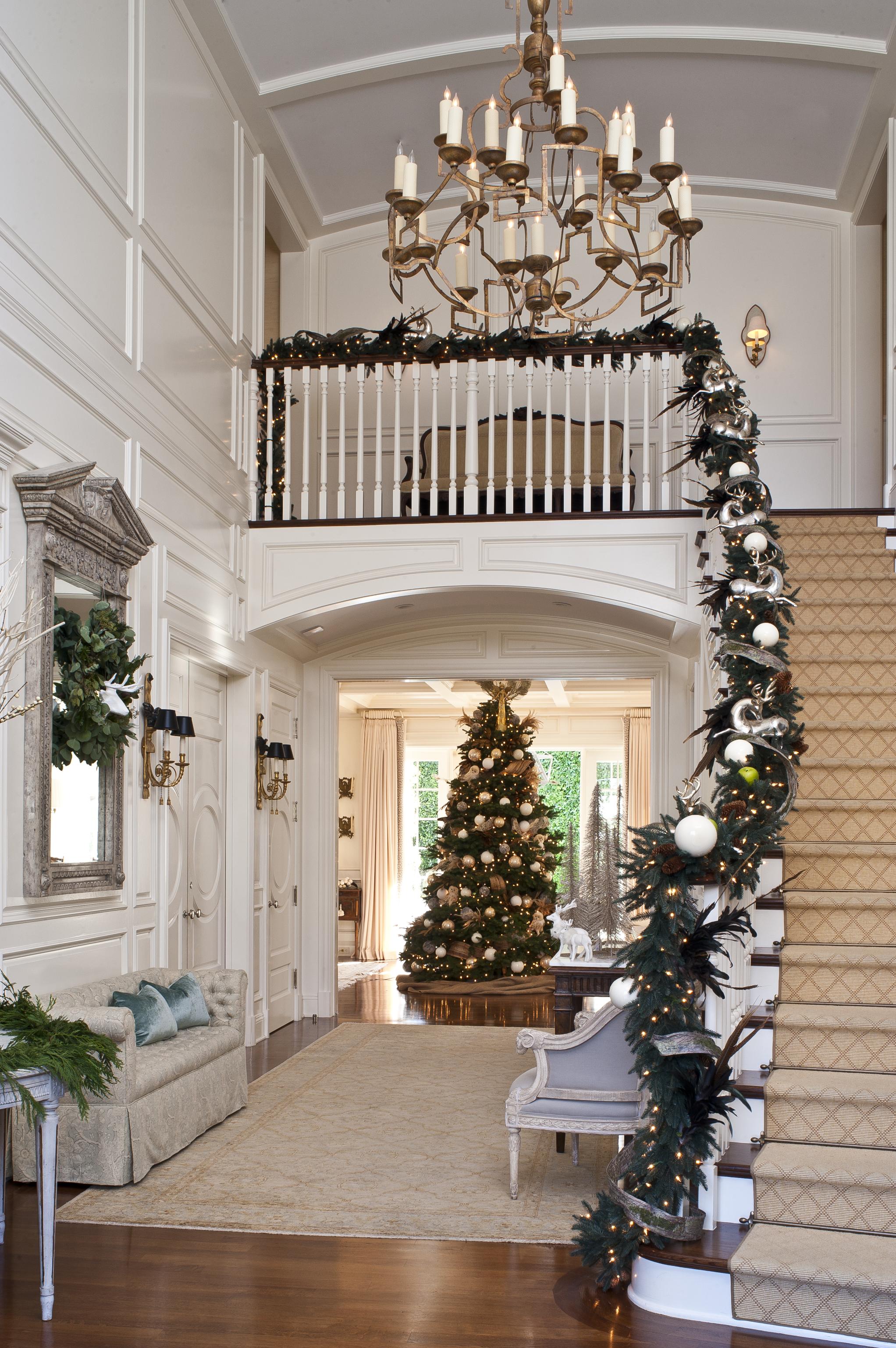 Christmas Stairs Decoration Ideas thewowdecor (27)