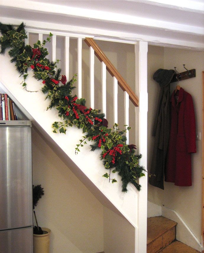 Christmas Stairs Decoration Ideas thewowdecor (3)