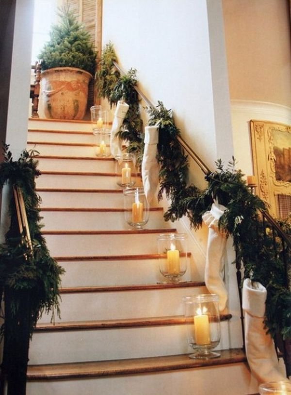 Christmas Stairs Decoration Ideas thewowdecor (35)