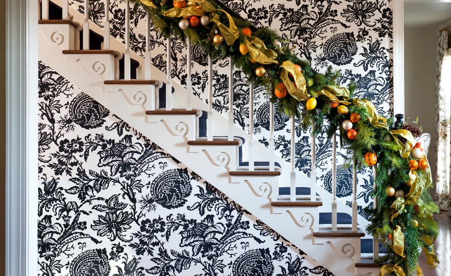 Christmas Stairs Decoration Ideas thewowdecor (40)
