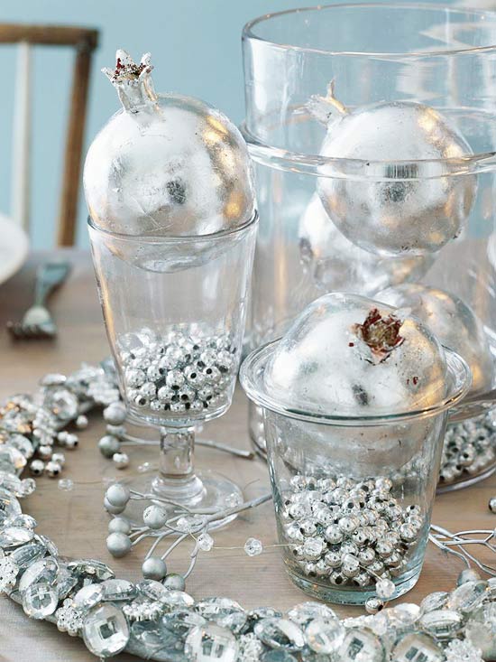Christmas-Table-Decorations-Idea-Silver