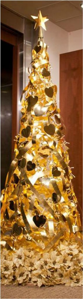 Gold Christmas Decor Ideas (3)