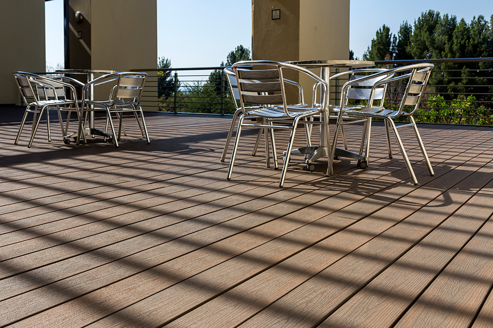 Composite decking still looks like real wood