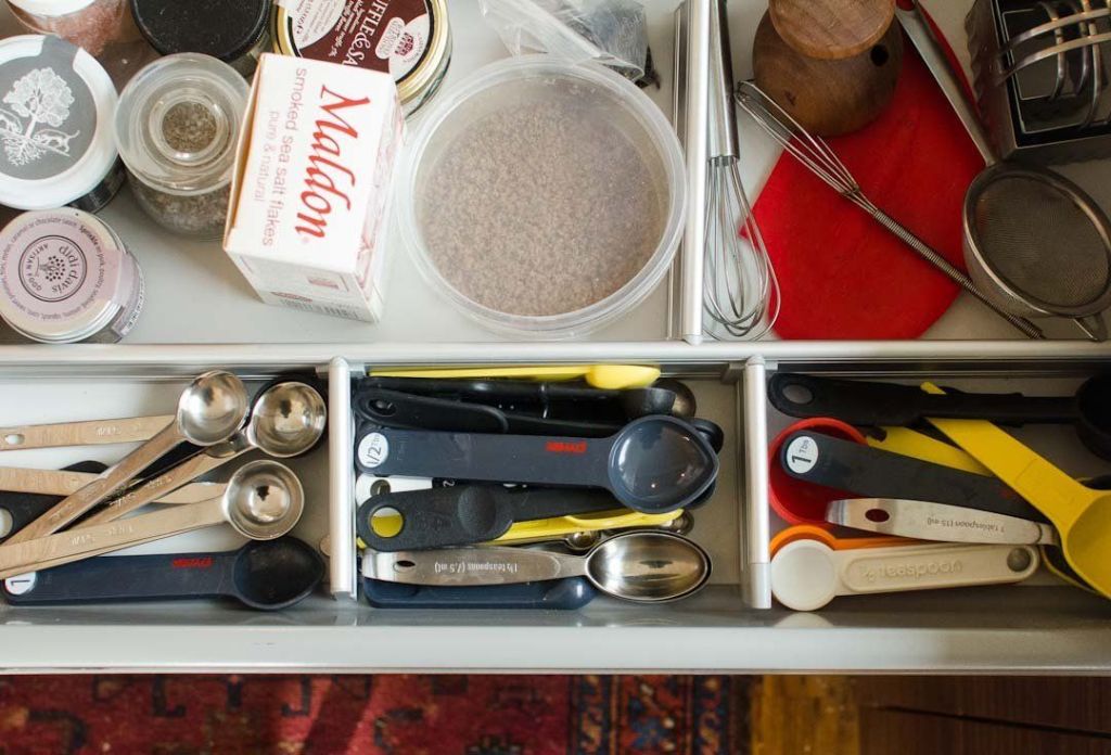 Store the measuring spoons separately in a jar near the stove