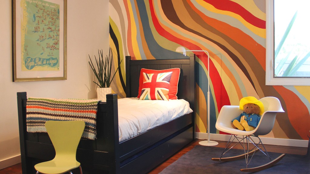 Geometric Walls and Color Patterns