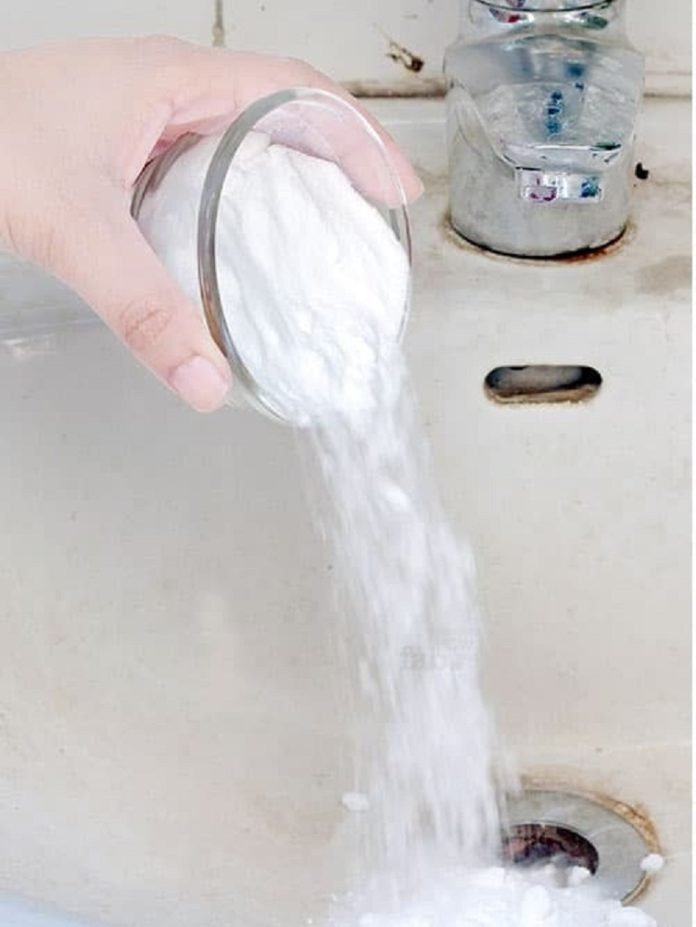 How to Unclog a Drain with Baking Soda and Vinegar