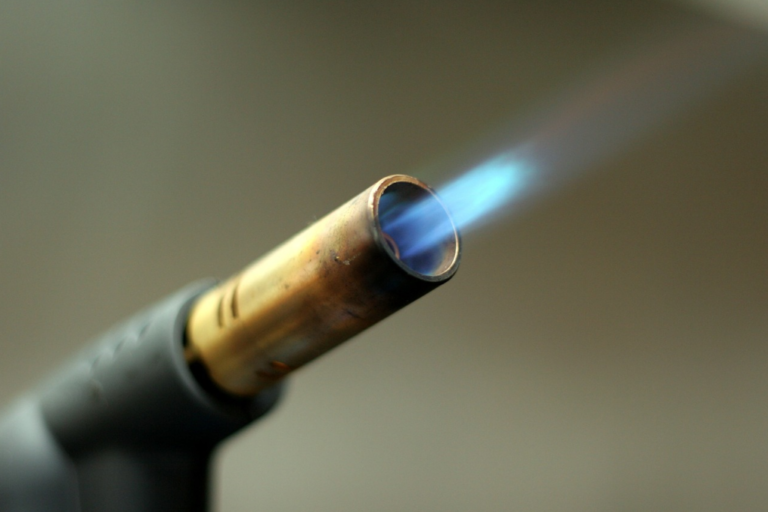 How to Use a Butane Torch? · The Wow Decor