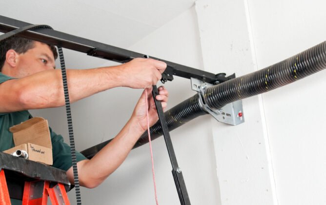 4 Steps To Manually Open a Garage Door If It Has Broken Spring · The ... - Garage Door3 668x420