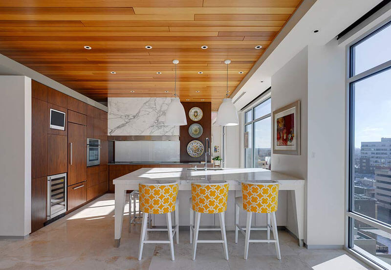  Wooden ceilings that blend harmoniously into the interior