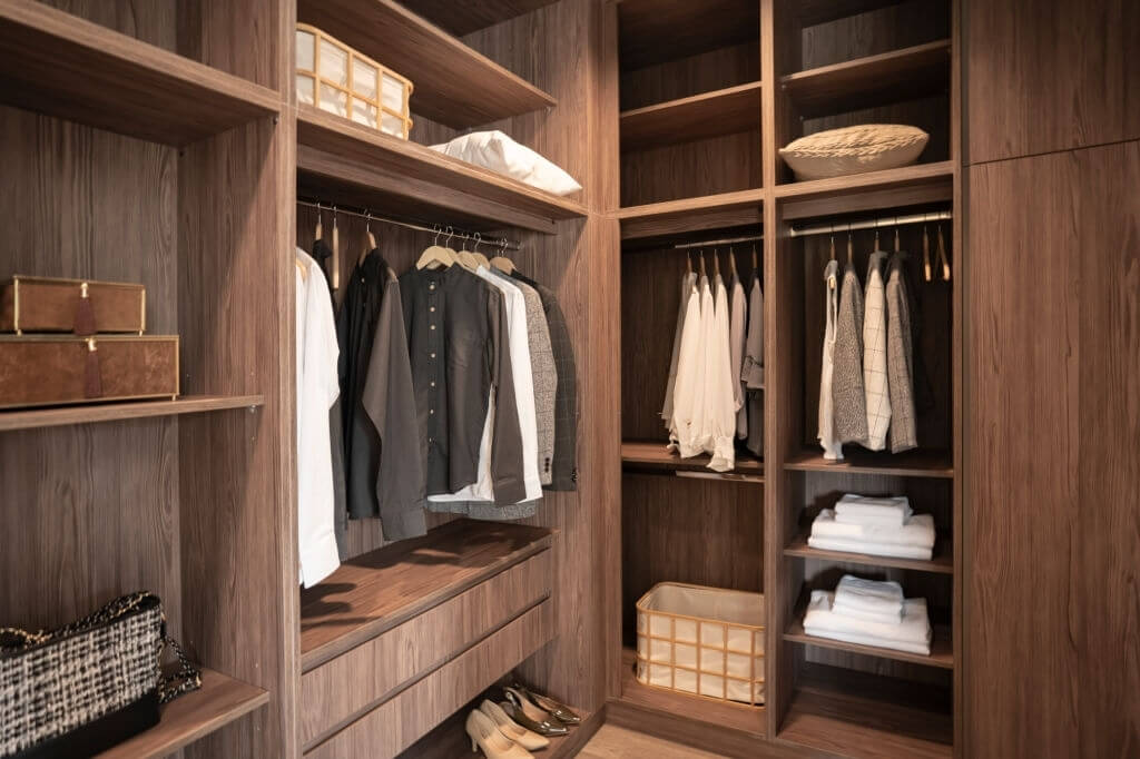 Wardrobe closet