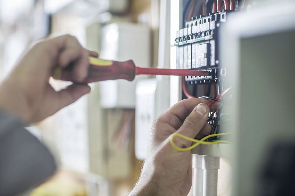 Dos and Don’ts of Working with an Electrician in St. John’s, NL!