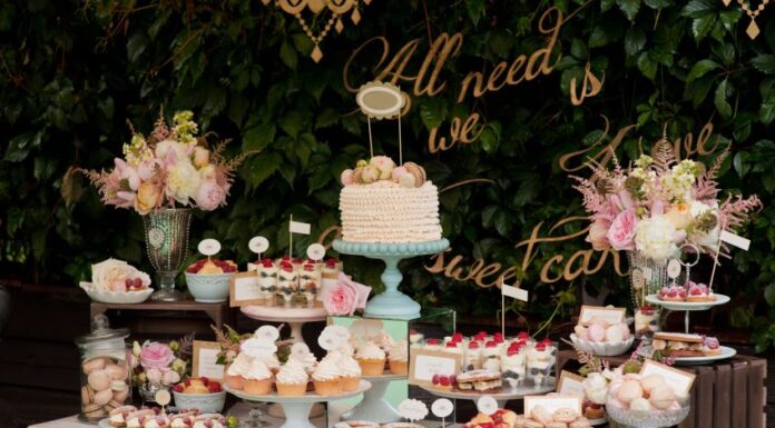 How to Choose the Right Dessert Stand for Your Party?