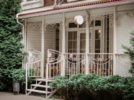 Weekend Curb Appeal Projects That Instantly Refresh Your Front Entry